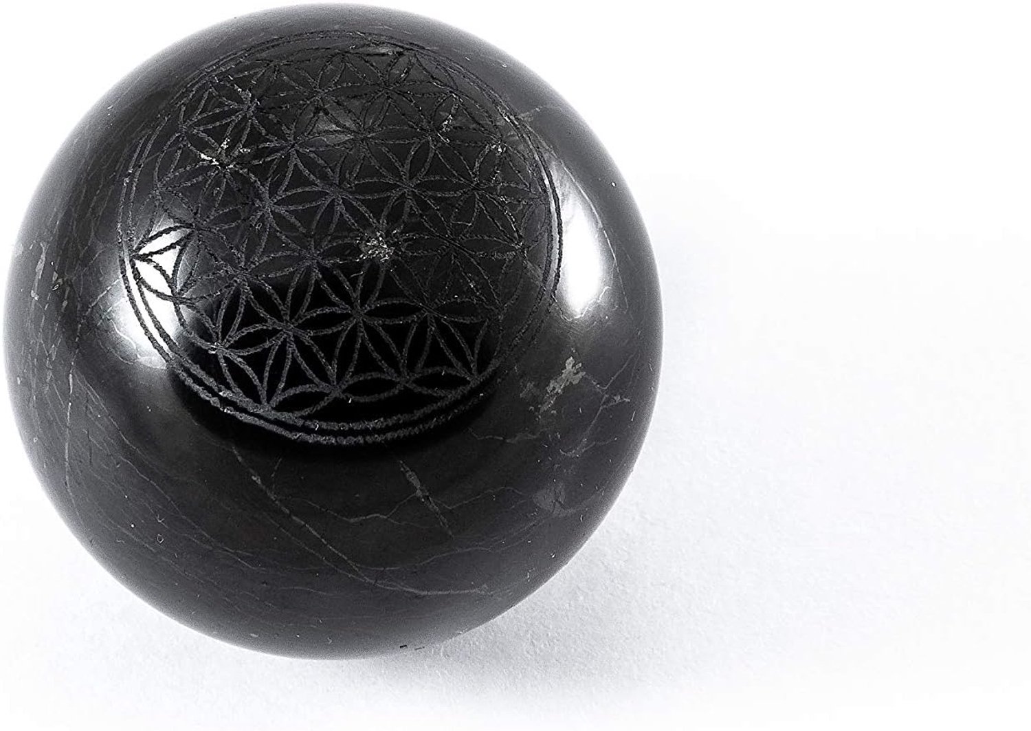 SN NATURSTEIN UG - Shungite"Flower of Life" gepolijste bol 4 cm | Edelsteen uit Karelia