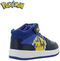 Hielzijde van de marineblauwe Pikachu-sneaker met blauwe voering, witte zool en blauwe loopzool.