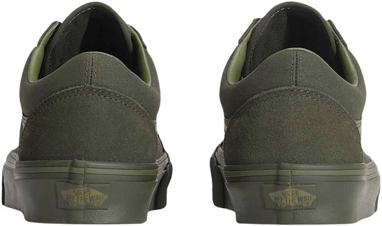 Achterkant van donkergroene Vans Old Skool sneakers met de tekst 'Vans Off The Wall' op de zool.