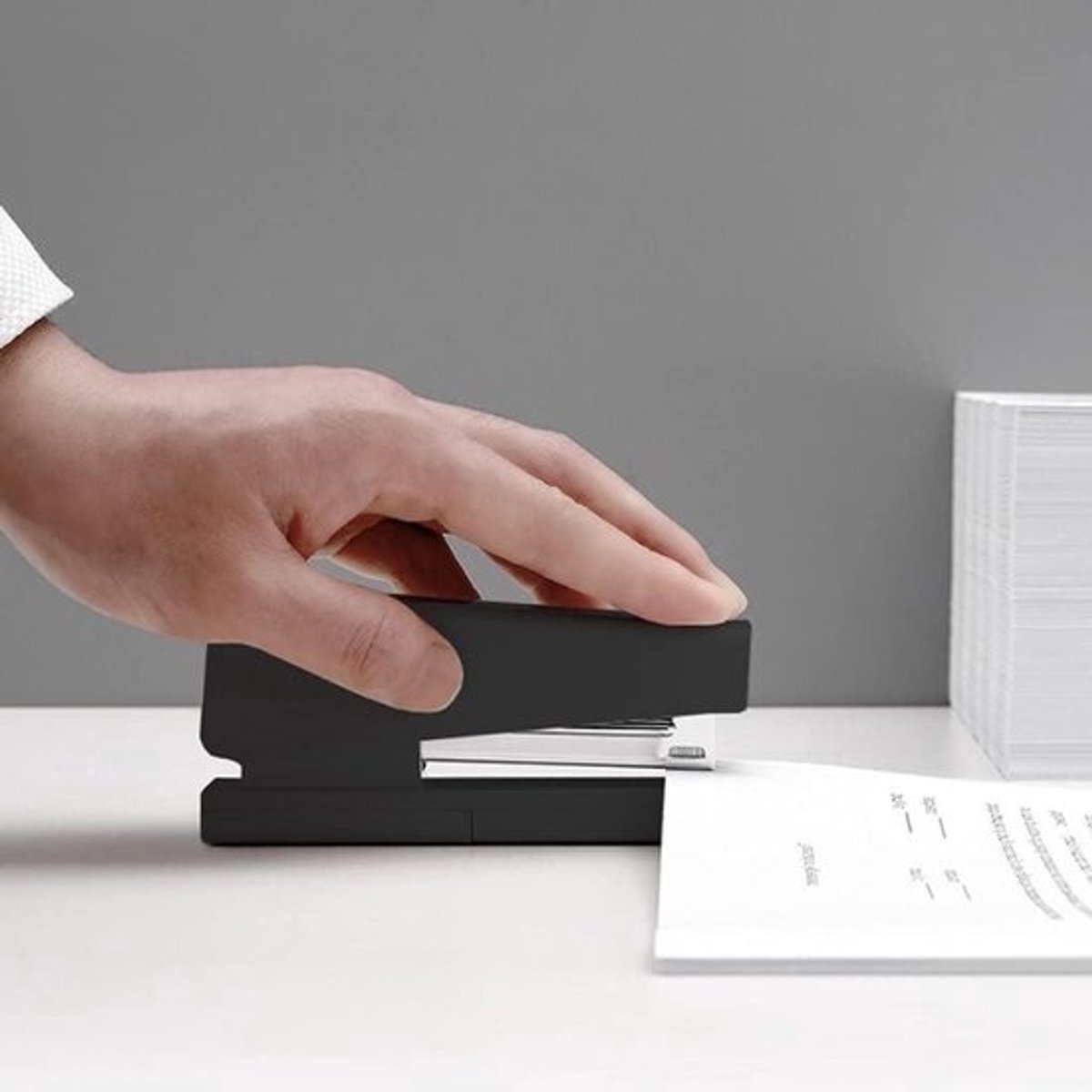 Nietmachine Bureau - Metaal Nietapparaat - Documenten Ordenen - Antislip Basis - 120x58mm - Cyaan Wit