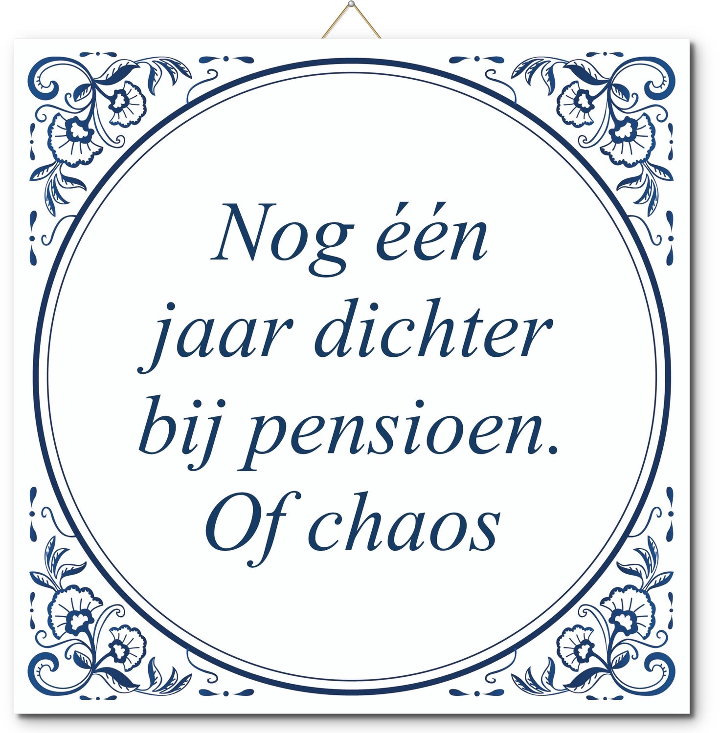 De Tegeltjesfabriek Tegeltje: Nog één jaar dichter bij pensioen. Of chaos (met standaard) wit en blauw