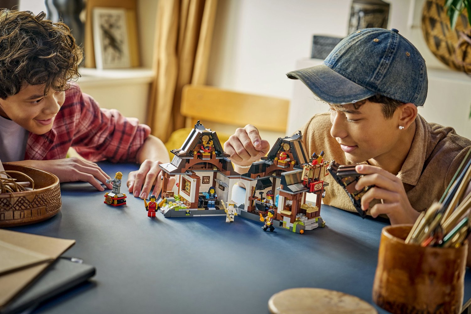LEGO NINJAGO 15-jarig Jubileum: Smederij De Vier Wapens Bouwpakket voor Kinderen en Volwassenen 71858 — afbeelding 17