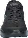 Vooraanzicht van een zwarte Skechers instapper met mesh bovenwerk.