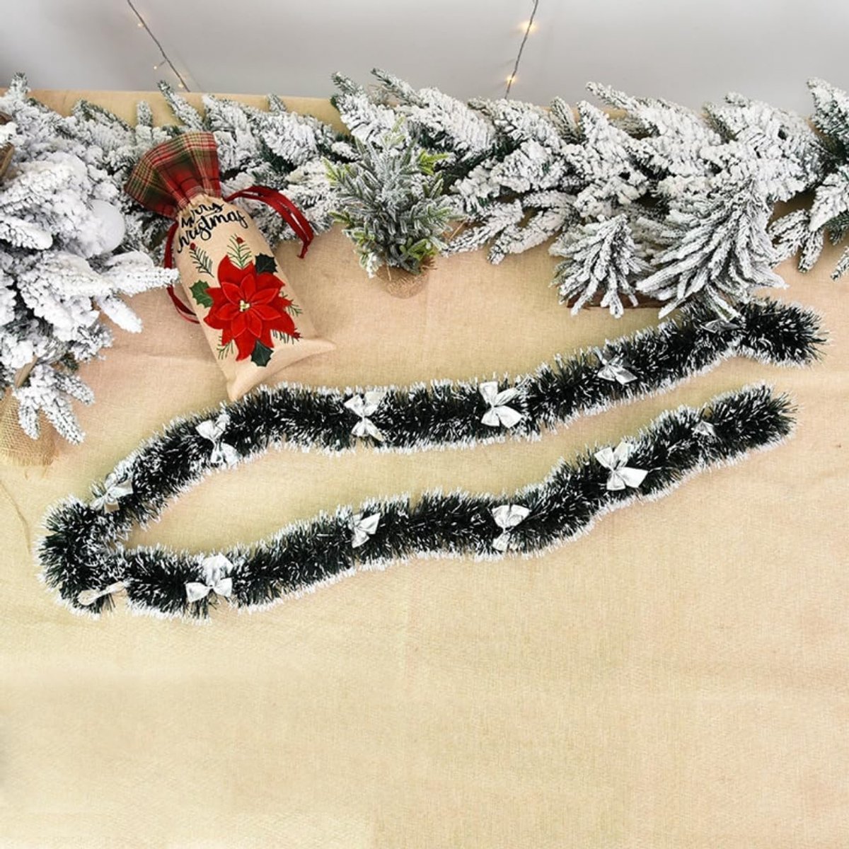 Kerstslinger - Met 24 kerststrikjes - 4 meter - Kerstslinger met strik - Kerstversiering - Kerstdecoratie - Kerstboomslinger - Soepele Kerstguirlande voor Binnen & Buiten - Kerstversiering slingers - slinger voor kerstboom, bruiloft, feest – foto 3