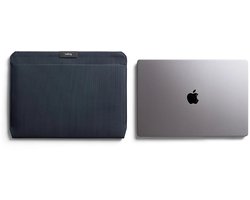 Bellroy Sleeve – Geschikt voor MacBook Pro/Air 15 inch/16 inch – Gemaakt van gerecycled polyester – Magnetische sluiting – Microfiber voering - Blauw