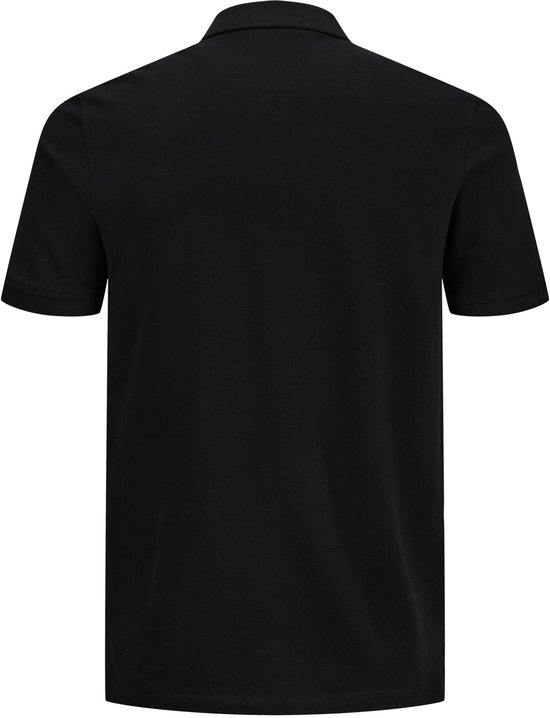 Zwarte polo met korte mouwen, van achteren gezien.