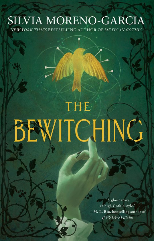 Boekomslag van The Bewitching met een bleke hand, een gouden vogel en zwarte doornstruiken op een donkergroene achtergrond.