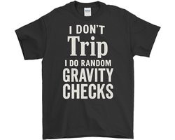 Sarcastisch T-Shirt – I DON'T Trip I DO RANDOM GRAVITY CHECKS – Casual Outfit – Unisex T-Shirt voor Dames & Heren – Leuk Cadeau