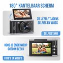 Zwart-zilveren camera met 180 graden kantelbaar scherm voor selfies en vlogs.