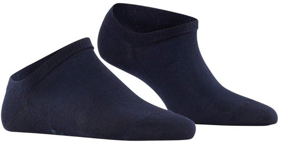 Paar donkerblauwe Falke Active Breeze sneakersokken.