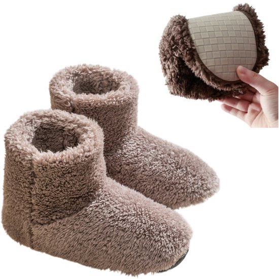 Paar bruine pluizige enkelpantoffels met een ingevoegde detailfoto van de beige geruite zool.