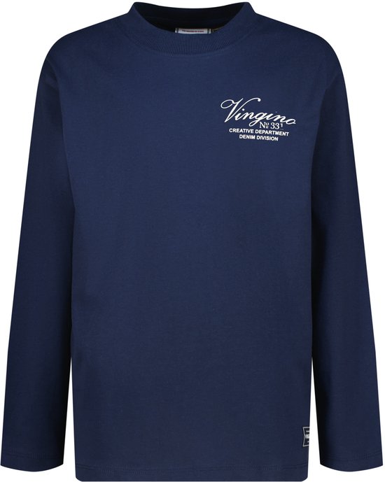 Voorkant van een donkerblauw shirt met lange mouwen, 'Vingino' opdruk en een label op de zoom.
