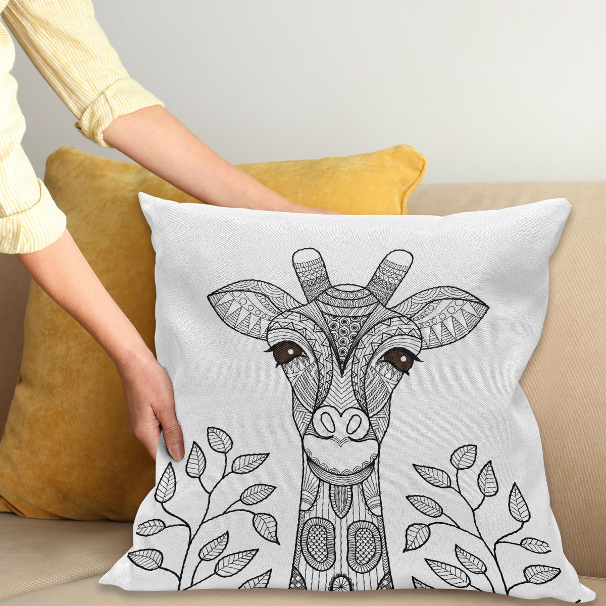 ABAKUHAUS Giraffe Sierkussenhoes, Zentangle Dier Silhouet met Geometrisch en Bloemen Patroon Symmetrical, Decoratieve Vierkante Sierkussenhoes, 40 x 40 cm, Wit Zwart