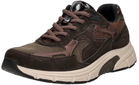 Bruine Gabor sneaker met bruine veters, beige zool en textuurdetails.
