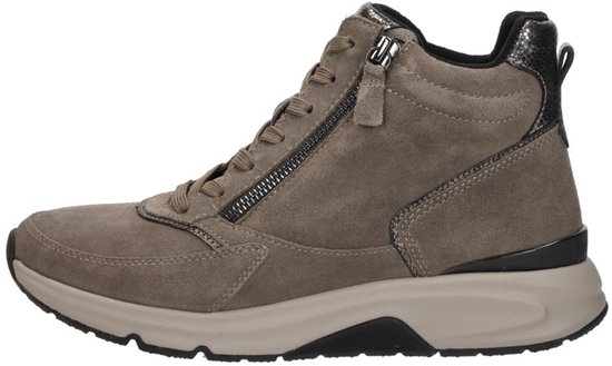 Bruine suède veterboot met rits en metallic accent op de hiel, lichte zool.