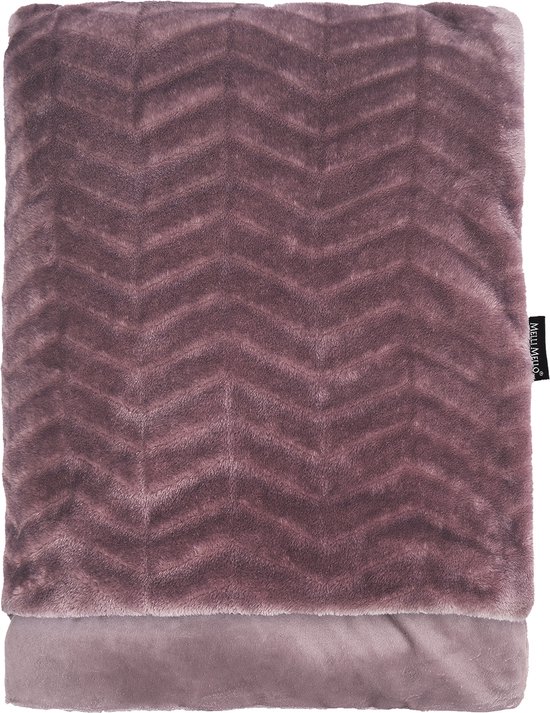 Opgevouwen paarse plaid met chevron-patroon en label van Melli Mello.