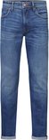 Rechte, donkerblauwe stretch denim jeans voor heren. Met lichte slijtageplekken en omgeslagen broekspijpen met rode binnenzijde.