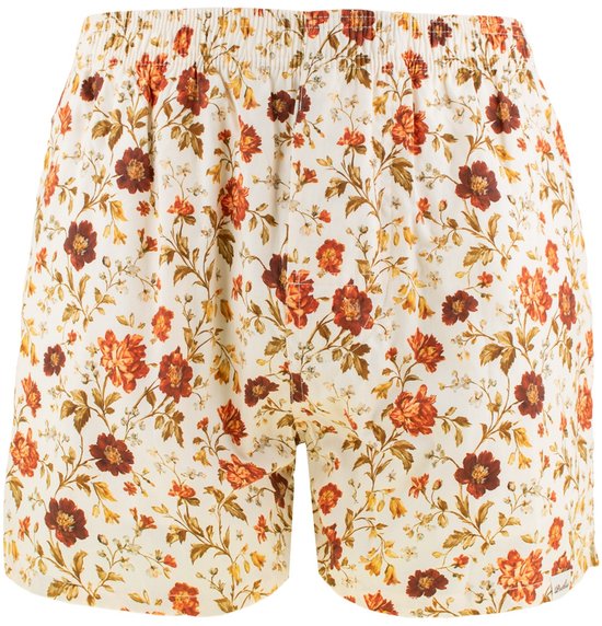 Voorkant van een wijde boxershort met een gebloemd patroon in rood, oranje en geel op een crème achtergrond.