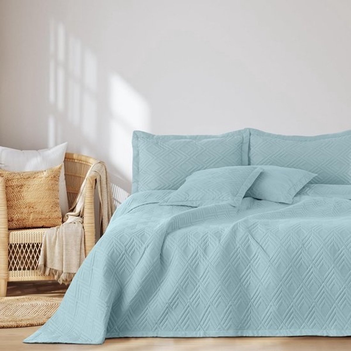 Lichtblauwe Bedsprei 220 x 240 cm met Ultraplastisch Stiksel - Duurzaam en Onderhoudsvriendelijk