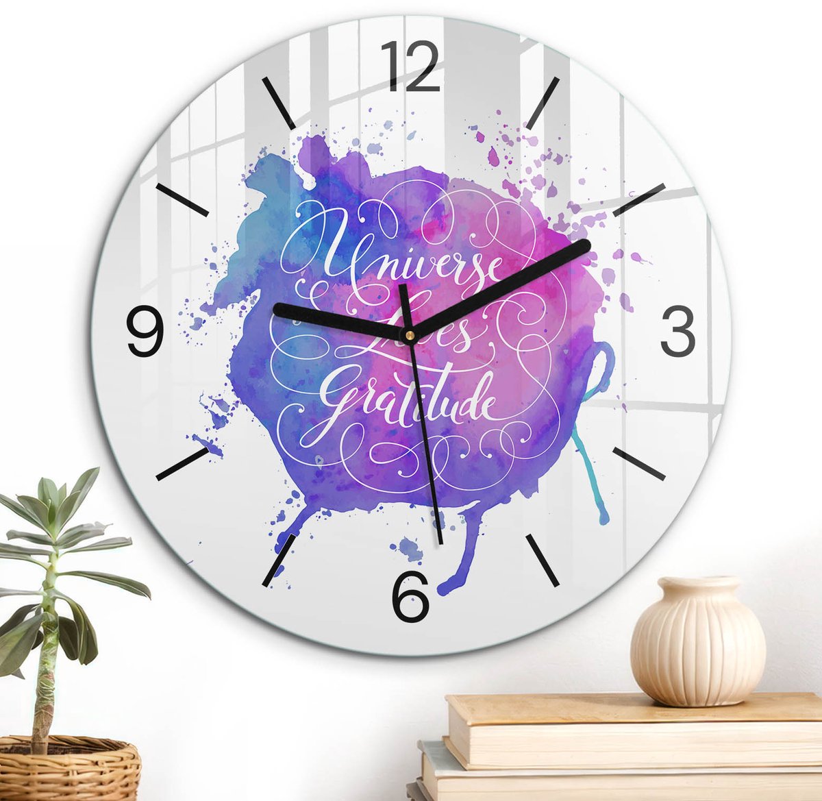 ArtPrintCave Paars Glazen Klok - Wandklok 30 cm - Muurklok Rond - Kleurrijk Citaat Wandklok Keuken - Kunst Unieke Klok - Zwarte Klokwijzers