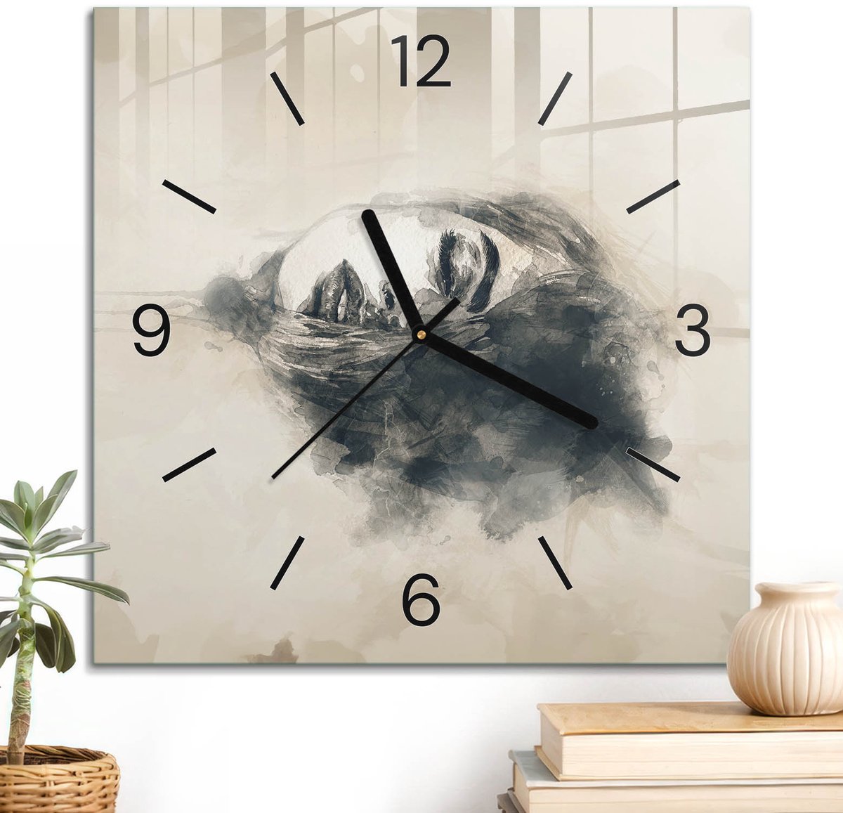 ArtPrintCave Beige Glazen Klok - 30x30 cm - Wandklok Vierkant - Droomgezicht Unieke Klok - Kunst Stille Wandklok - Zwarte Klokwijzers