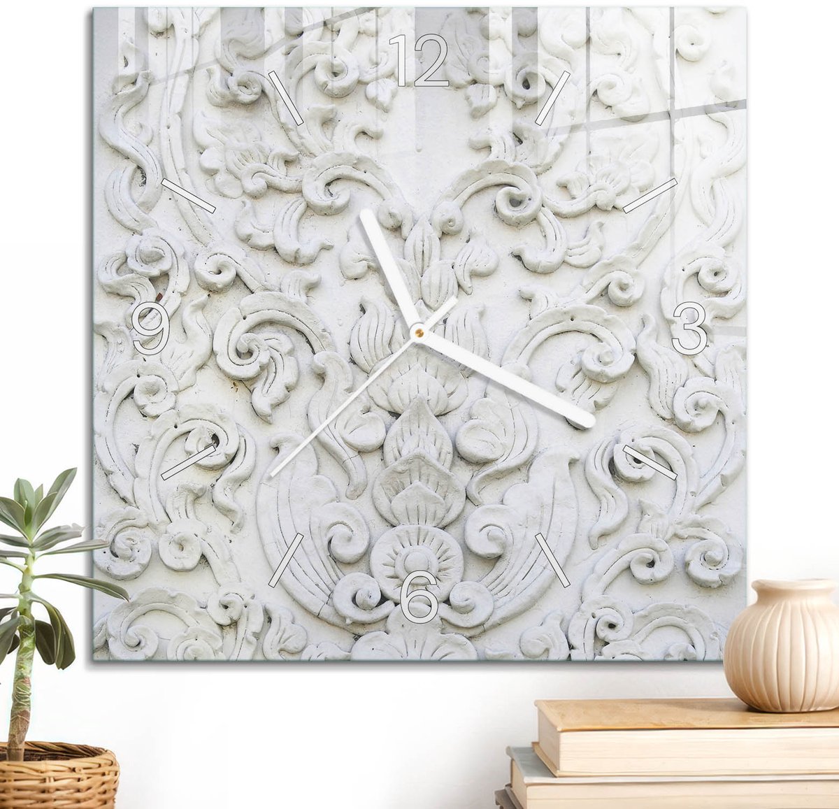 ArtPrintCave Wit Glazen Klok - 30x30 cm - Wandklok Vierkant - Stenen Ornamenten Unieke Klok - Architectuur Stille Wandklok - Witte Klokwijzers
