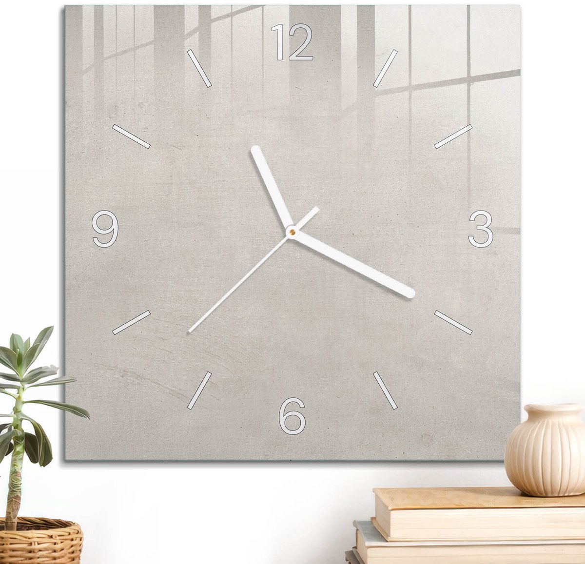 ArtPrintCave Beige Glazen Klok - 30x30 cm - Wandklok Vierkant - Subtiele Textuur Unieke Klok - Achtergronden En Patronen Stille Wandklok - Witte Klokwijzers