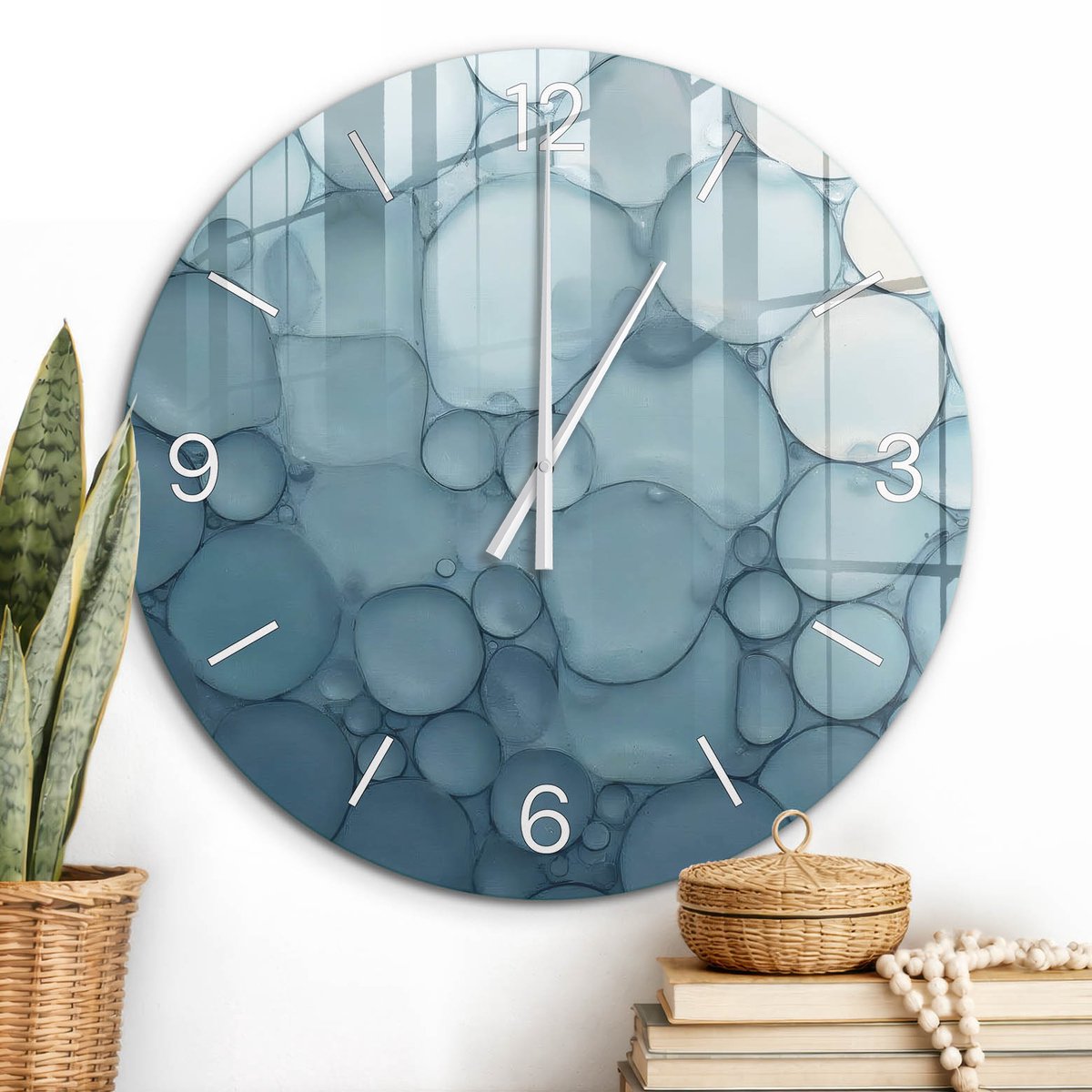 ArtPrintCave Blauw Glazen Klok - Wandklok 60 cm - Muurklok Rond - Bellenpatroon Unieke Klok - Texturen Stille Wandklok - Witte Klokwijzers