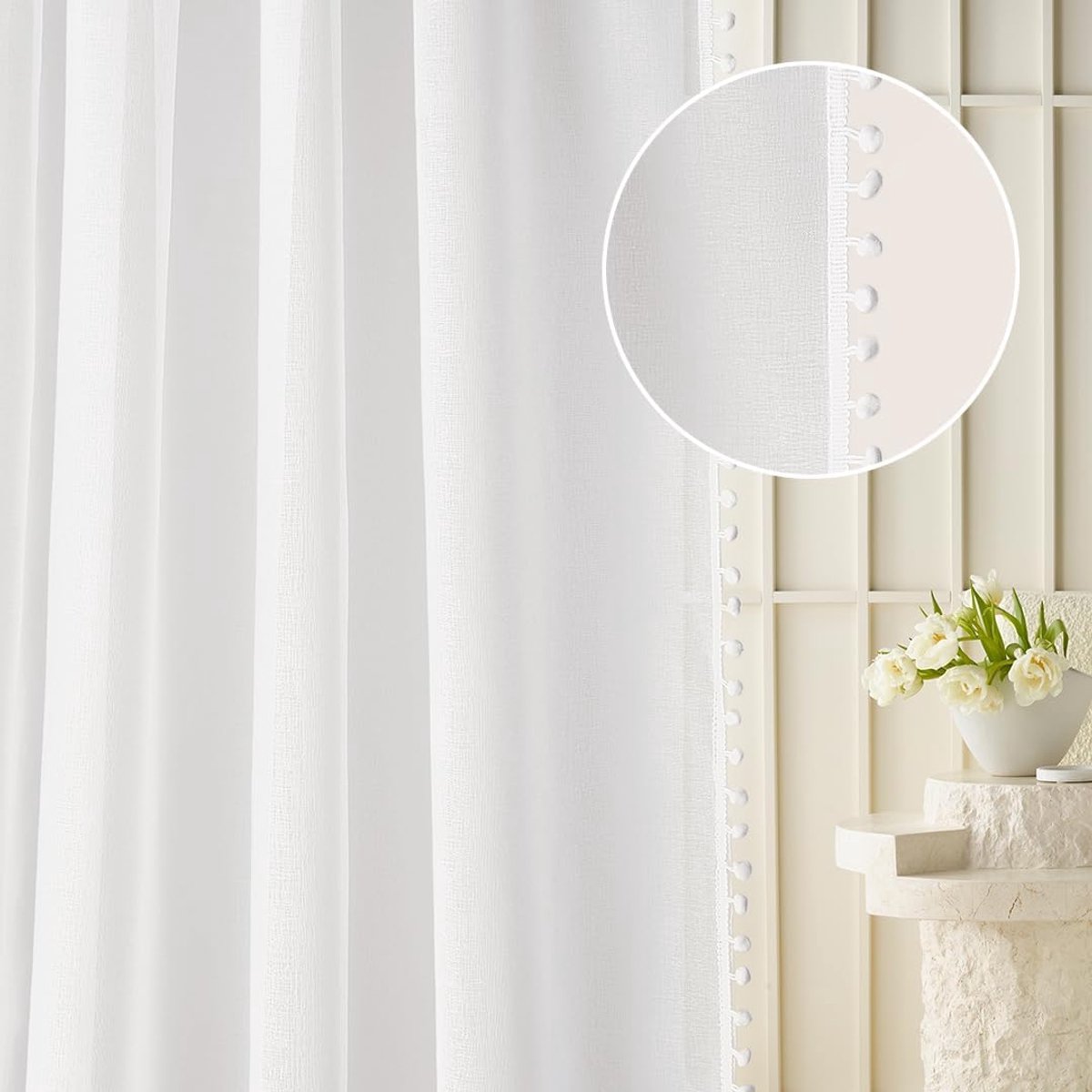 Malia Spirit Gordijn met oogjes, 300 x 250 cm breed x hoogte, voor woonkamer, slaapkamer, transparant, modern gordijn, voor woonkamer, slaapkamer, pompons wit, 1 stuk