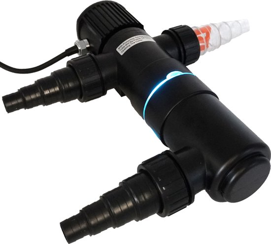 Zwarte UVC filter unit met blauwe LED indicator en slangaansluitingen.