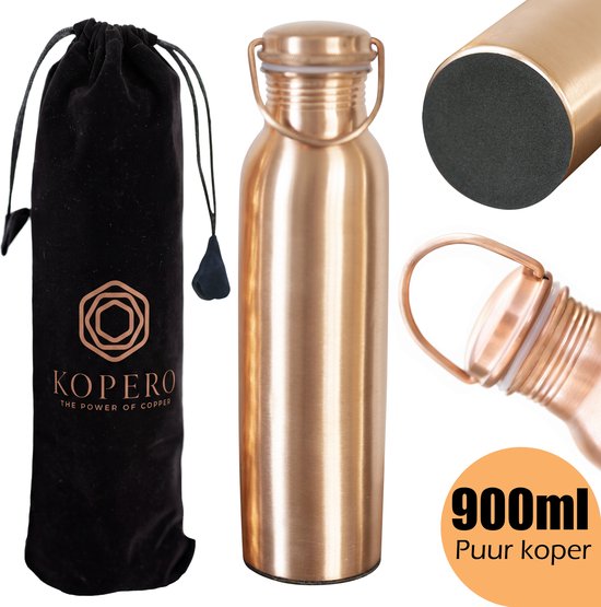 Kopero waterfles van puur koper, 900ml, met zwarte draagtas en gedetailleerde beelden van de dop en onderkant.