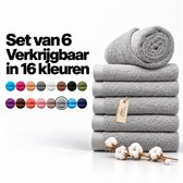 Set van 6 grijze hotelhanddoeken, beschikbaar in 16 kleuren, met katoenbloemen op de voorgrond.