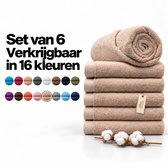 Stapel beige handdoeken met katoenbloemen en 16 kleurkeuzes. Tekst: Set van 6, verkrijgbaar in 16 kleuren.