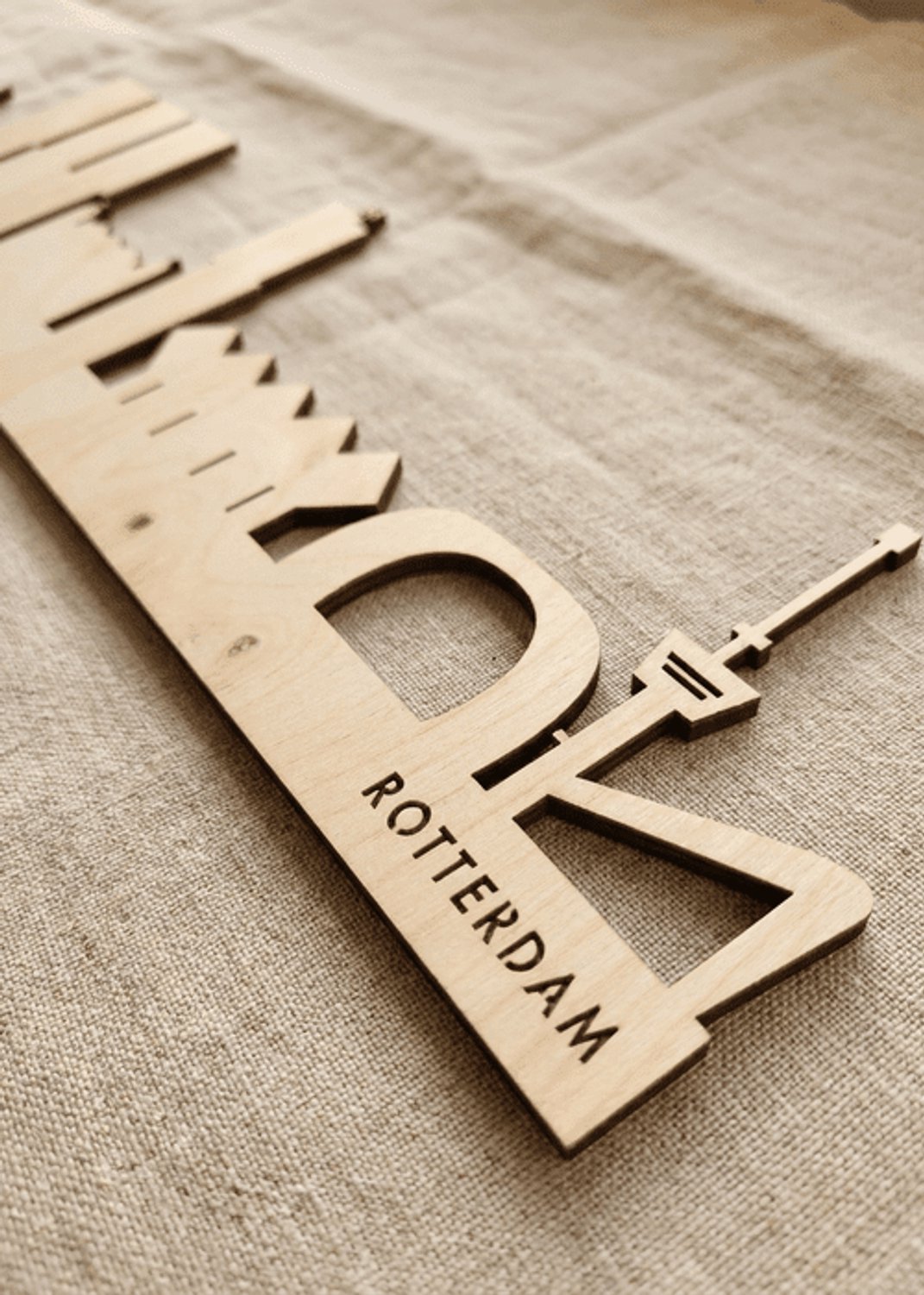 Houten Skyline Rotterdam | Wanddecoratie voor aan de muur | Berken | 100 x 20 cm