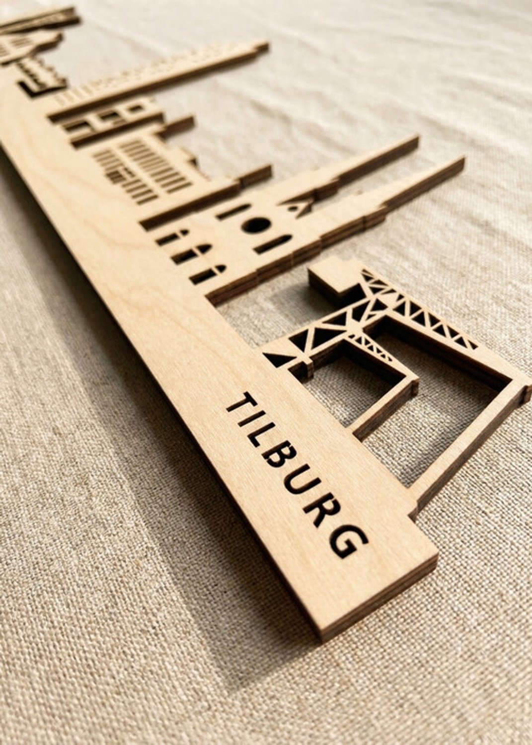 Houten Skyline Tilburg | Wanddecoratie voor aan de muur | Berken | 100 cm breed