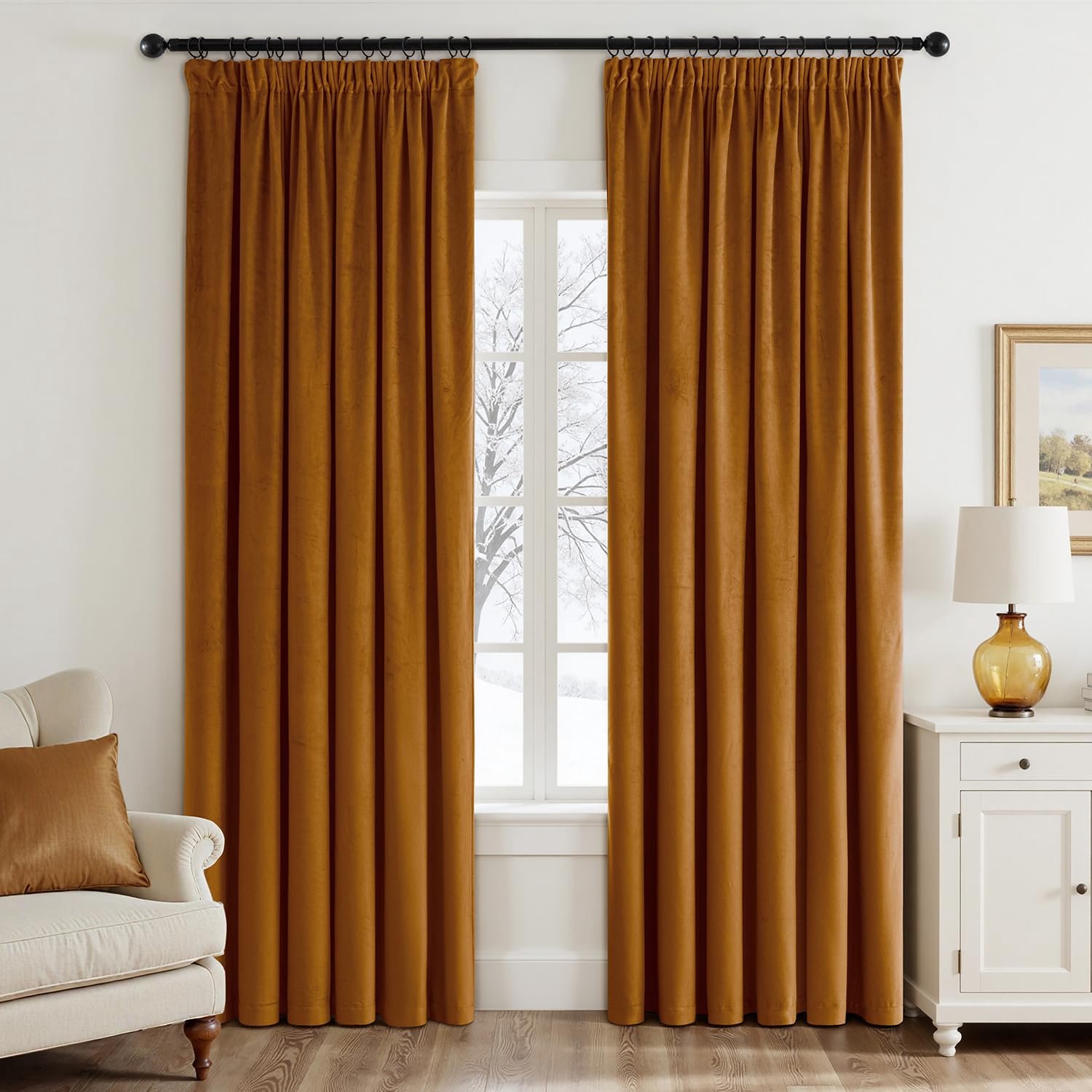 Famanu Semi-verduisterende gordijnen met trekkoord, van fluweel, 2 stuks, 140 x 225 cm, isolerende en stijlvolle raamdecoratie voor woonkamer en slaapkamer, in een rijke goudbruine kleur