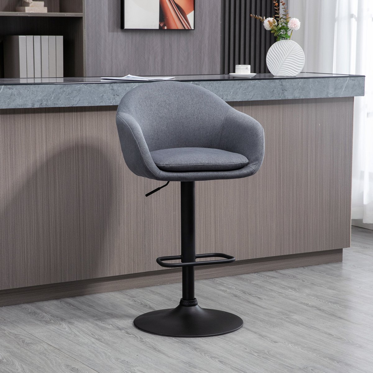 Verstelbare Barkruk Met Rugleuning En Armleuningen - 360° Draaibaar Met Voetensteun - Voor Bar En Hoge Tafel - Stof Donkergrijs