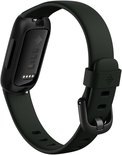 Zwarte Fitbit Inspire 3 activity tracker met een siliconen bandje en zwarte gesp.