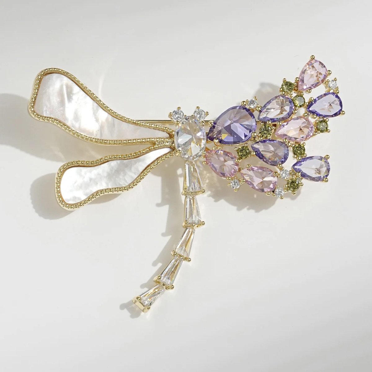 Luxe Dames Broche met Natuurlijke Schelp en Zirkonia – 18K Verguld – Elegante Speldbroche