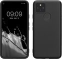 Zwarte telefoonhoes naast een scherm met een zwart-witte achtergrond.