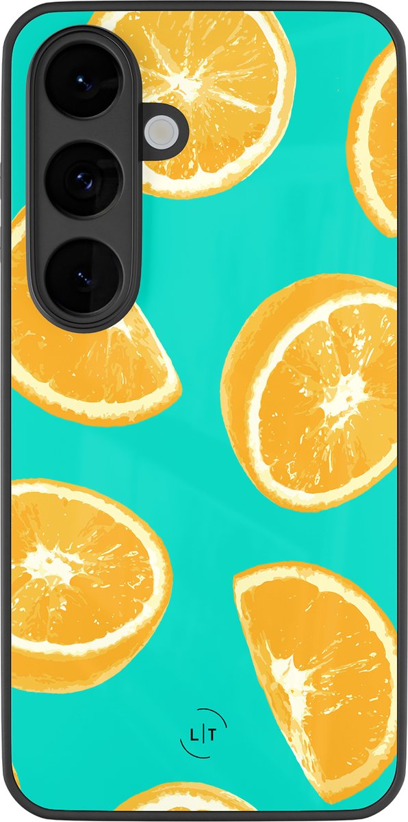 Hoesje geschikt voor Samsung Galaxy S26 - Fresh oranges - Luxe Glazen Hardcase - Print / Illustratie - Blauw, Oranje