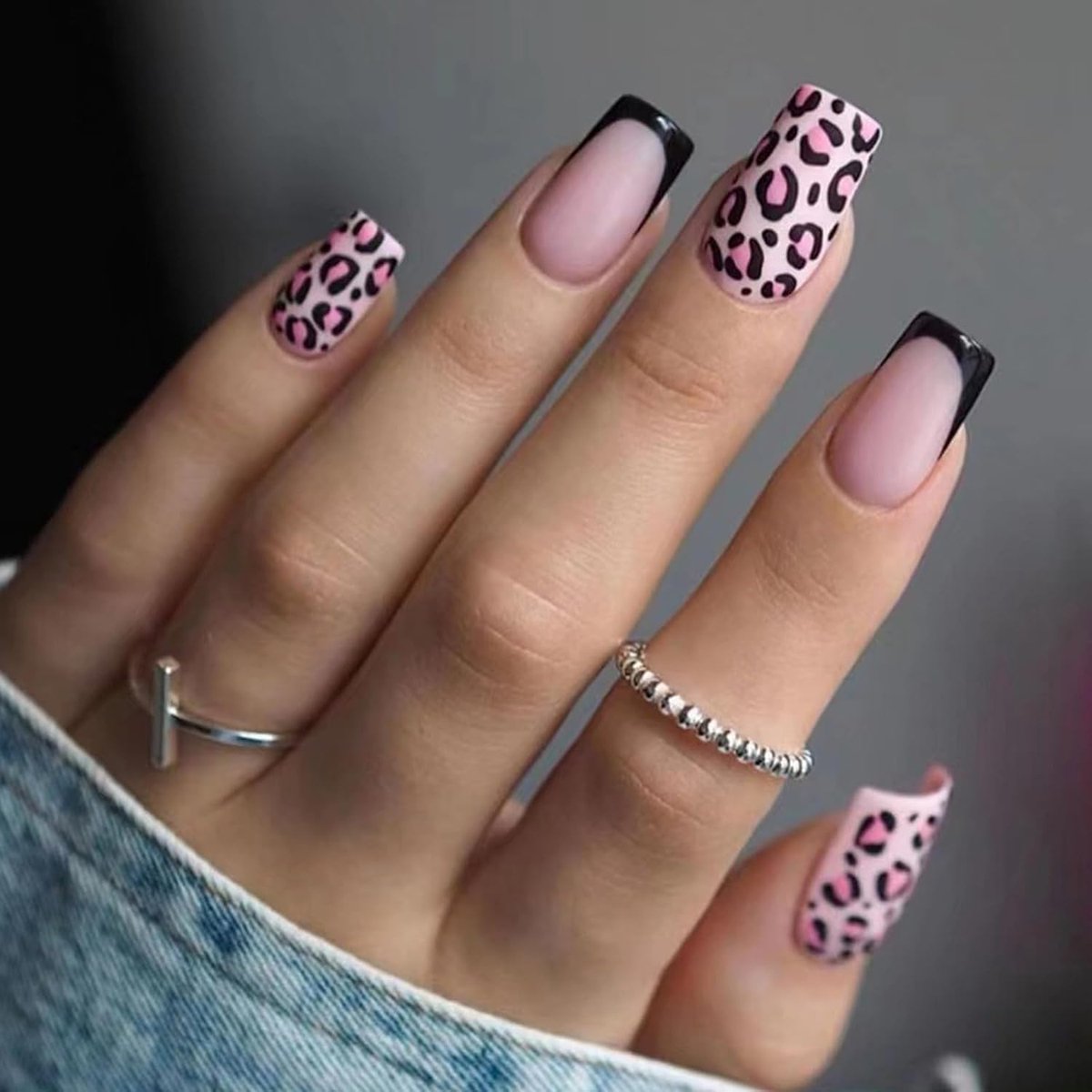 24 stuks middellange nagels om op te plakken, vierkant, roze, Franse kunstnagels met luipaarddesign, acryl, glanzend, Franse kunstnagels voor vrouwen en meisjes
