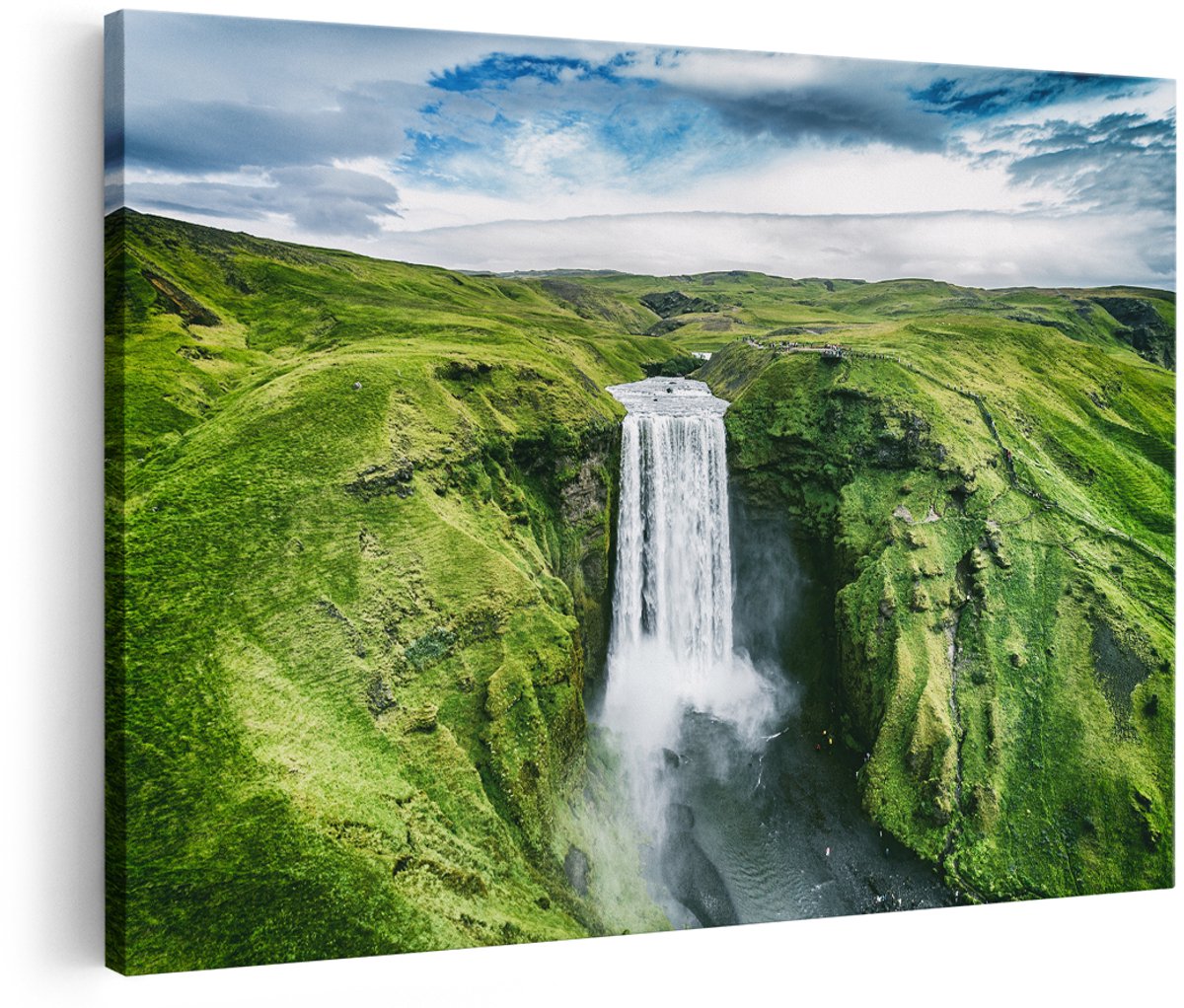 Artaza Canvas Schilderij Waterval In Het Groene Landschap - 180x120 cm - Groot - Wanddecoratie Woonkamer - Schilderijen - Muurdecoratie