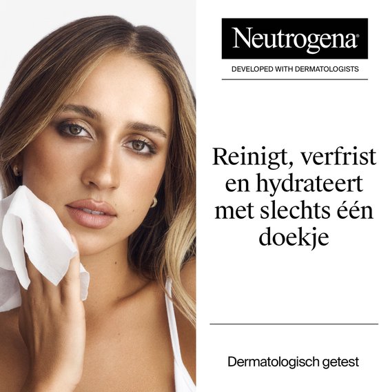 Vrouw met blonde haren die een Neutrogena Hydro Boost reinigingsdoekje gebruikt om haar gezicht schoon te maken.