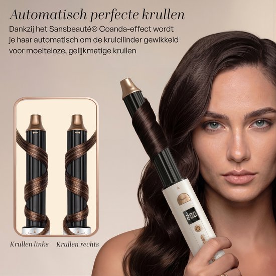 Een vrouw met lang donker haar, die een witte airstyler gebruikt om krullen te maken. Twee voorbeelden van krullen links: linksom en rechtsom gedraaid.