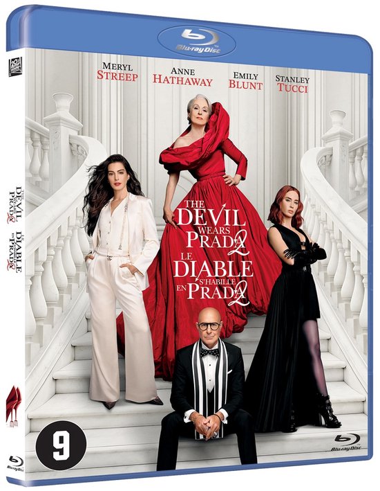 Blu-ray hoes van The Devil Wears Prada 2 met Meryl Streep, Anne Hathaway, Emily Blunt en Stanley Tucci op een witte trap.
