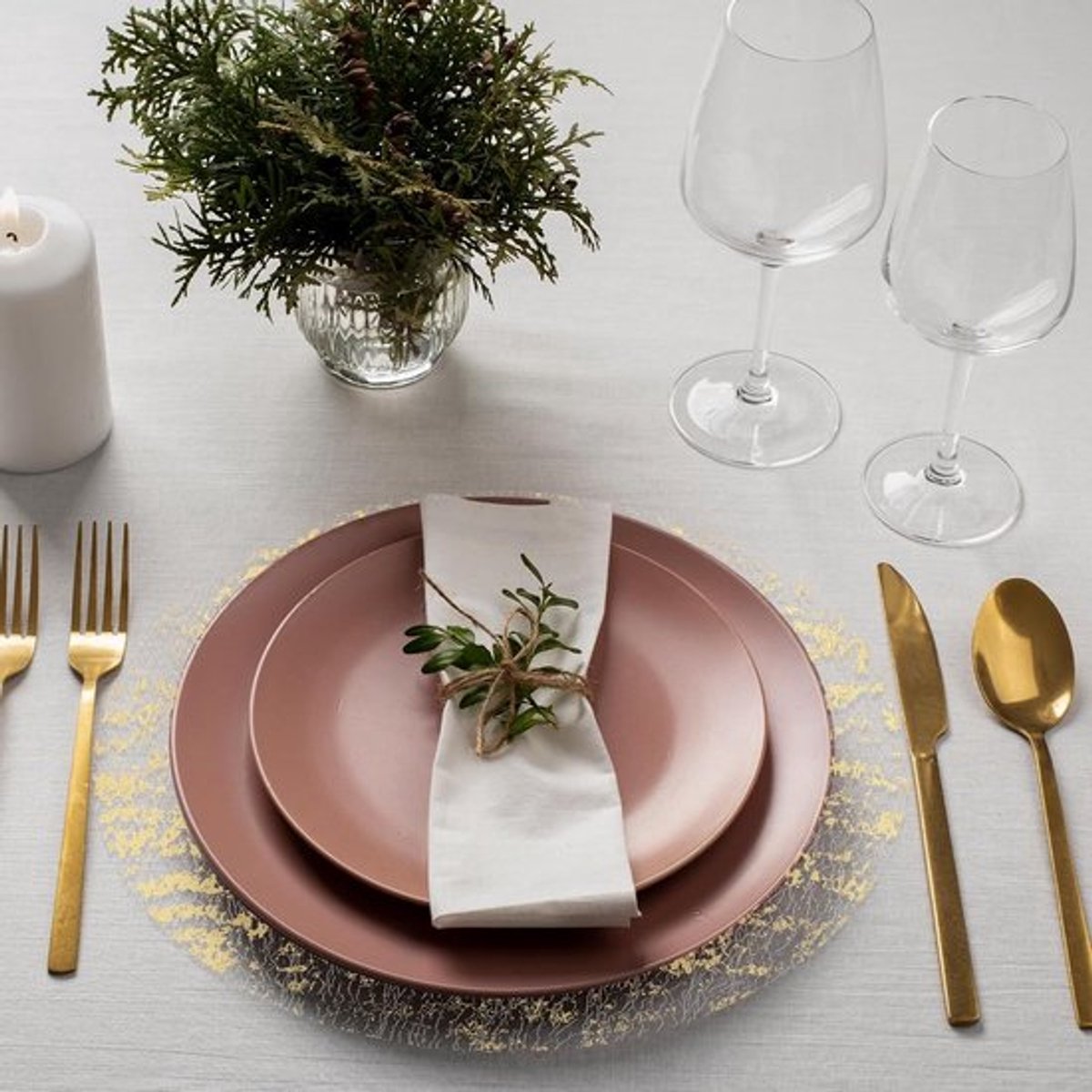 Wegwerp Gouden Placemats (16 stuks) - Rond 35 cm - Vinyl - Eettafel - Bruiloft - Kerst