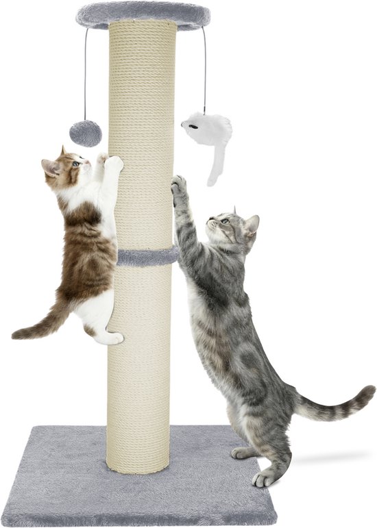 Twee kittens spelen op een beige sisal krabpaal met grijze details en een grijze basis.