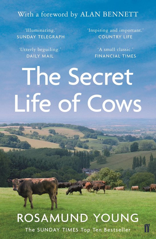 Boek 'The Secret Life of Cows' van Rosamund Young met op de voorkant een koe in een weiland. De titel en quotes staan in witte letters.