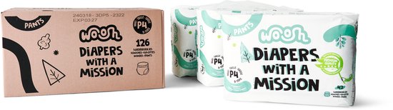 Doos met 'Woosh' luiers en drie losse pakken. De tekst '126 Diapers With A Mission' staat op de doos.